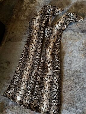 Python-Pattern Reptile Habitat Hide - Brown/Tan